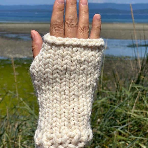 NWT Handknit Chunky Wool Fingerless Gloves ~ Unisex - Picture 1 of 7